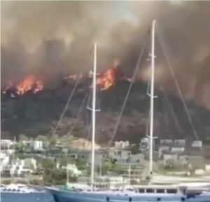 Read more about the article Sudul Turciei este mistuit de incendii. Turiștii din zona Bodrum sunt evacuați
