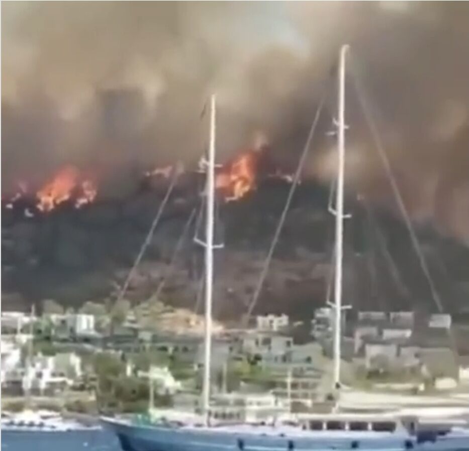 You are currently viewing Sudul Turciei este mistuit de incendii. Turiștii din zona Bodrum sunt evacuați