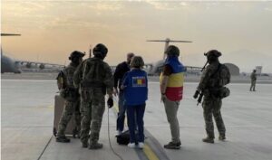 Read more about the article Un singur român a fost evacuat din Afganistan. Ceilalți 15 români nu au reușit să ajungă la aeroport