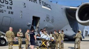 Read more about the article O tânără afgană a născut la bordul aeronavei SUA care o evacua din Afganistan