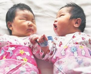 Read more about the article China a modificat legislația și permite cuplurilor să aibă 3 copii