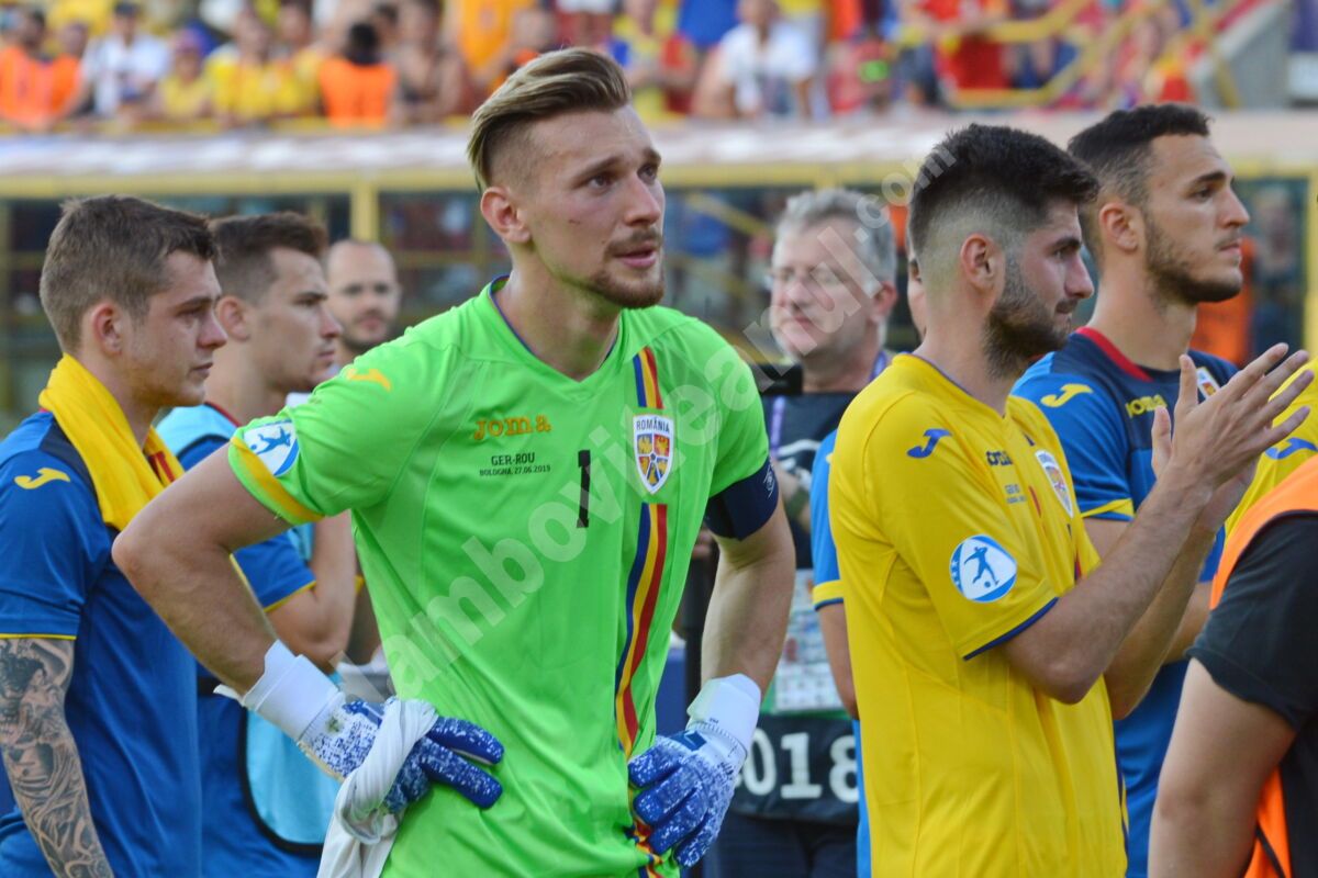 You are currently viewing Selecționerul Mircea Lucescu a anunțat lista stranierilor pentru ultimele două meciuri din preliminariile Cupei Mondiale 2026. Doi dâmbovițeni se regăsește pe aceasta