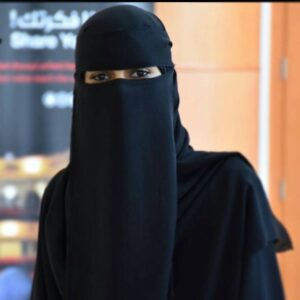 Read more about the article Guvernul taliban a decis: Studentele din Afganistan vor purta obligatoriu abaya și niqab negre, care le lasă descoperiți doar ochii