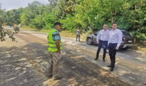 Read more about the article Se lucrează la Drumul Județean, care urcă la Mănăstirea Dealu
