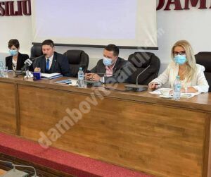 Read more about the article Monica Ilie, viceprimar Târgoviște: administrația publică locală consideră Educația un domeniu esențial, dovadă investițiile majore în multe dintre unitățile de învățământ