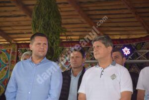 Read more about the article „Răvășitul Oilor” a adunat și anul acesta mii de participanți, pe dealul de la Runcu