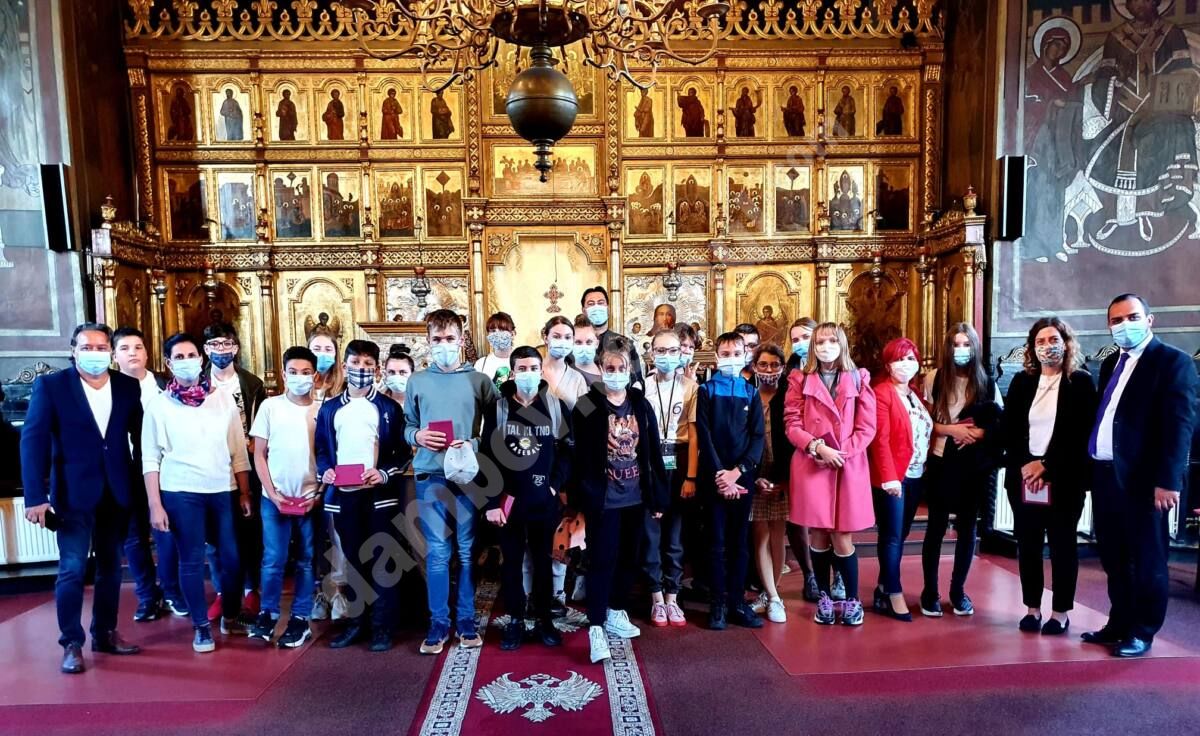 You are currently viewing Elevi și profesori din Polonia, au vizitat parohia Pucioasa I