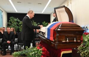 Read more about the article Putin, vizibil afectat de moartea lui Evgheni Zinichev, ministrul rus pentru situații de urgență care a murit în timpul unor exerciții în Arctica