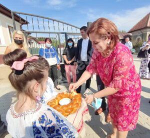 Read more about the article Deputat Carmen Holban, mesaj de început de an școlar: Le urez tuturor copiilor și cadrelor didactice un an școlar de 10