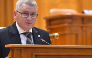 Read more about the article Florin Roman: Vor fi demiși toți secretarii de stat și prefecții USR PLUS