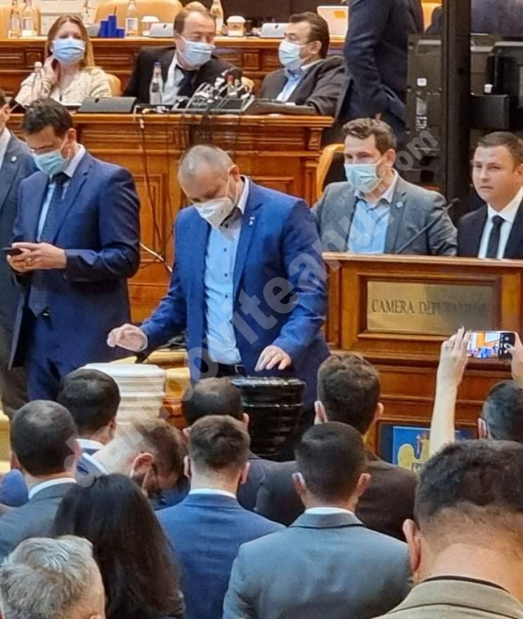 You are currently viewing Daniel Blaga, deputat USR, speră in refacerea coaliției, însă „niciodată alături de PSD sau AUR”