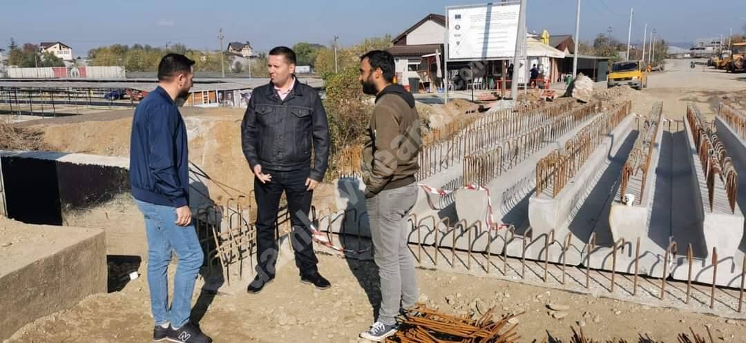 You are currently viewing Se lucrează intens, la final de săptămână, pe șantierele Consiliului Județean Dâmbovița