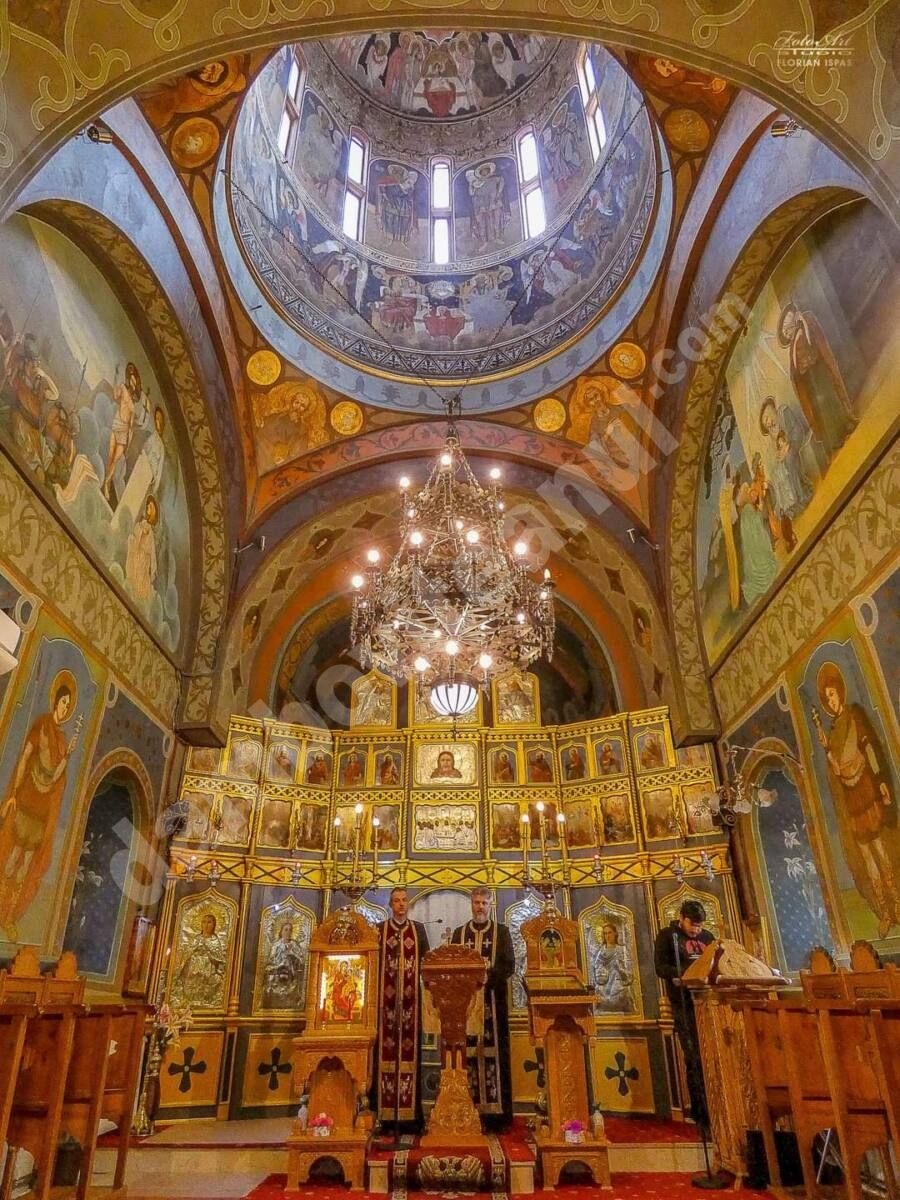 You are currently viewing DUMINICĂ, 31 OCTOMBRIE, DUPĂ SFINȚIREA BISERICII PAROHIEI SFÂNTUL NICOLAE ANDRONEȘTI DIN TÂRGOVIȘTE, CREDINCIOȘII SE VOR PUTEA ÎNCHINA ÎN SFÂNTUL ALTAR