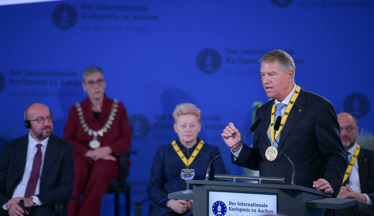 You are currently viewing Klaus Iohannis a primit Premiul „Carol cel Mare”, la Aachen, în Germania