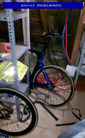 Read more about the article Patru români au furat 22 de biciclete din lotul național de ciclism al Italiei