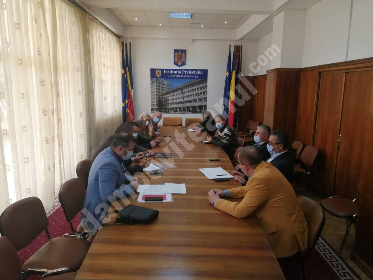 You are currently viewing Preşedintele Consiliului Judeţean Dâmboviţa: Am primit asigurări că fiecare spital din județ va reuși să se doteze, în cel mai scurt timp, cu echipamentele necesare, astfel încât pacienții să poată fi tratați, cât mai repede, în cea mai apropiată instituție medicală