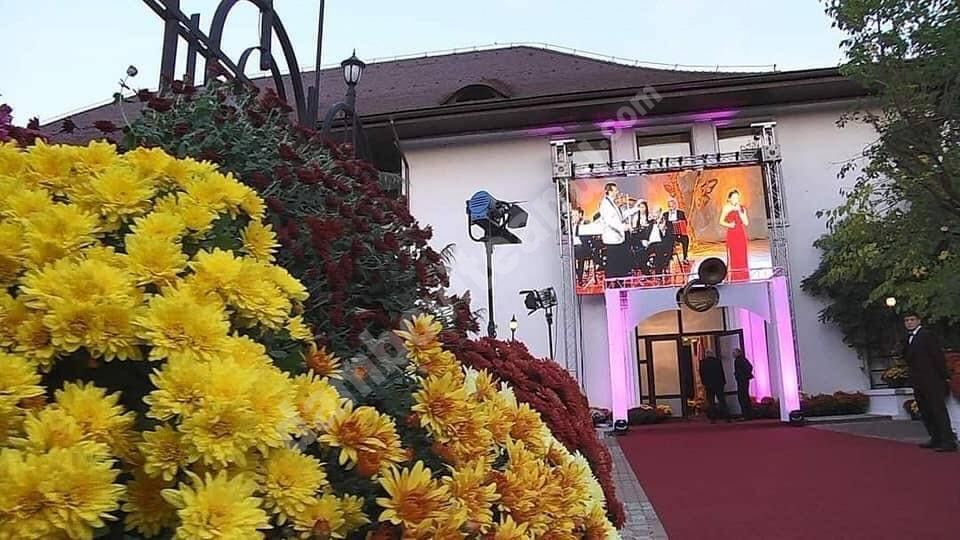 You are currently viewing Astăzi, debutează, la Târgoviște, cea de-a 54-a ediție a Festivalului Naţional de Interpretare şi Creaţie a Romanţei „Crizantema de aur”