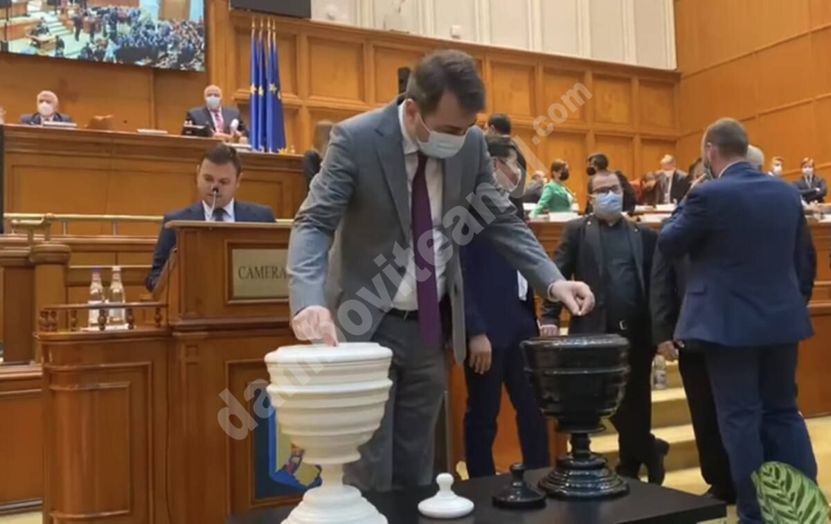 You are currently viewing Radu Popa, deputat PSD: „La firmele de pompe funebre se stă la coadă. La morgă, cadavrele stau pe hol. La ATI, bolnavii au ocupat și scaunele libere. Trebuie să ieșim din această suferință”