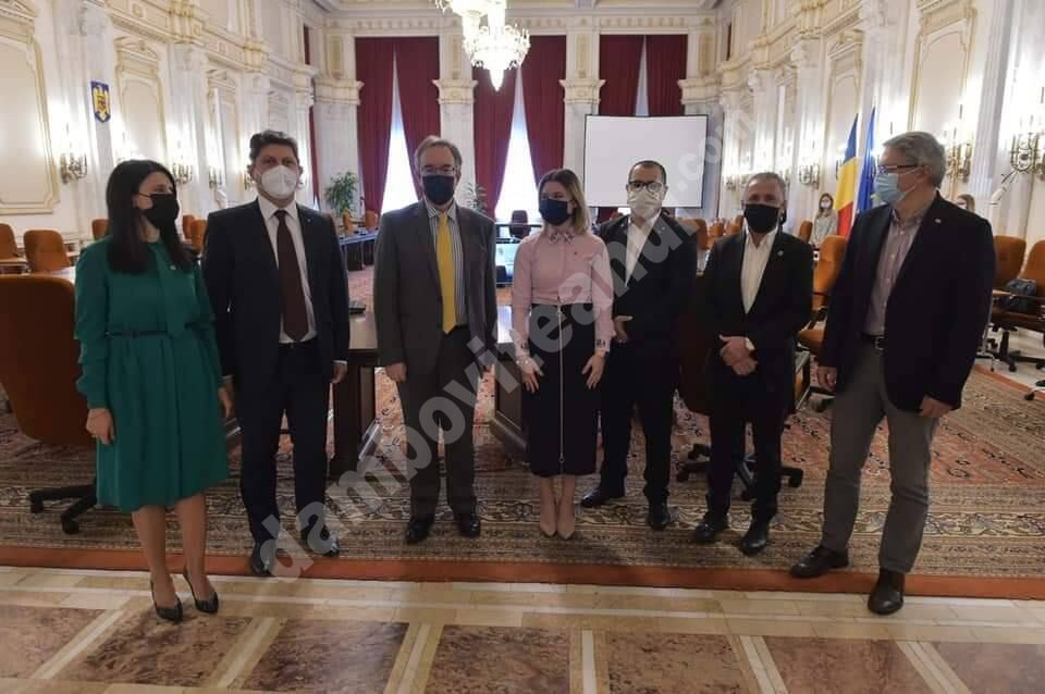 You are currently viewing Senatorul Titus Corlăţean a participat, ieri, la o întâlnire cu ambasadorul Regatului Unit al Marii Britanii și Irlandei de Nord la București