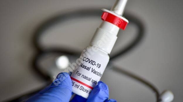 You are currently viewing Noua generație de vaccinuri anti-Covid va include spray-uri nazale sau pastile