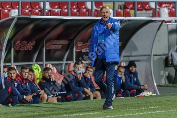 You are currently viewing Emil Săndoi, un nou atac dur la arbitri! „Greșelile lor mai costă. Câte puncte am putut să pierdem pe greșeli de arbitraj”