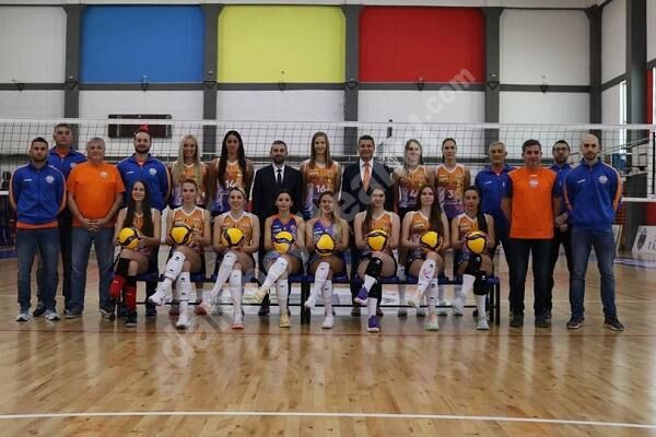 You are currently viewing Voleibalistele de la CSM Târgoviște, duel cu Rapid București în campionat