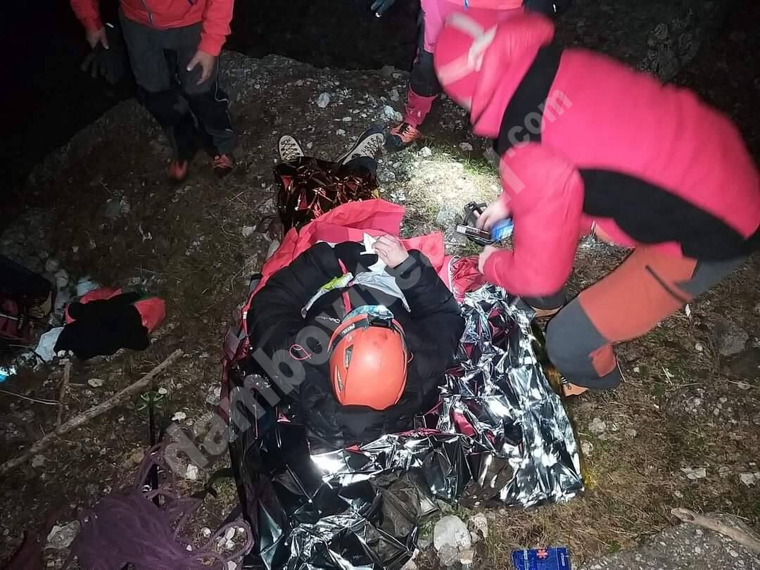 You are currently viewing Intervenție de 9 ore a salvamontiștilor, pentru a recupera o turistă rănită din Bucegi