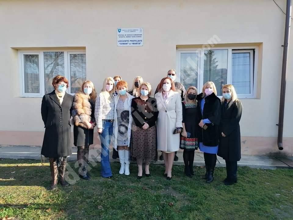 You are currently viewing Centrele „Casa Soarelui”și „Floare de Colț” – Târgoviște, dar și Centrul de Servicii Comunitare ,,Sfântul Andrei” – Gura Ocniței, vizitate de membrele din OFSD Târgoviște și OFSD Dâmbovița