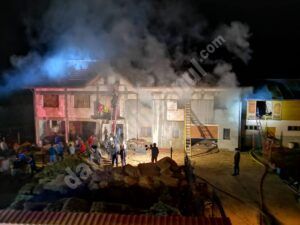 Read more about the article Incendiu violent la Vulcana Băi! Pompierii au intervenit!