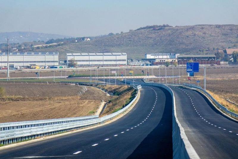 You are currently viewing Lucrările pe autostrăzile Sebeş – Turda (A10) şi Ungheni – Târgu Mureş (A3) sunt aproape finalizate