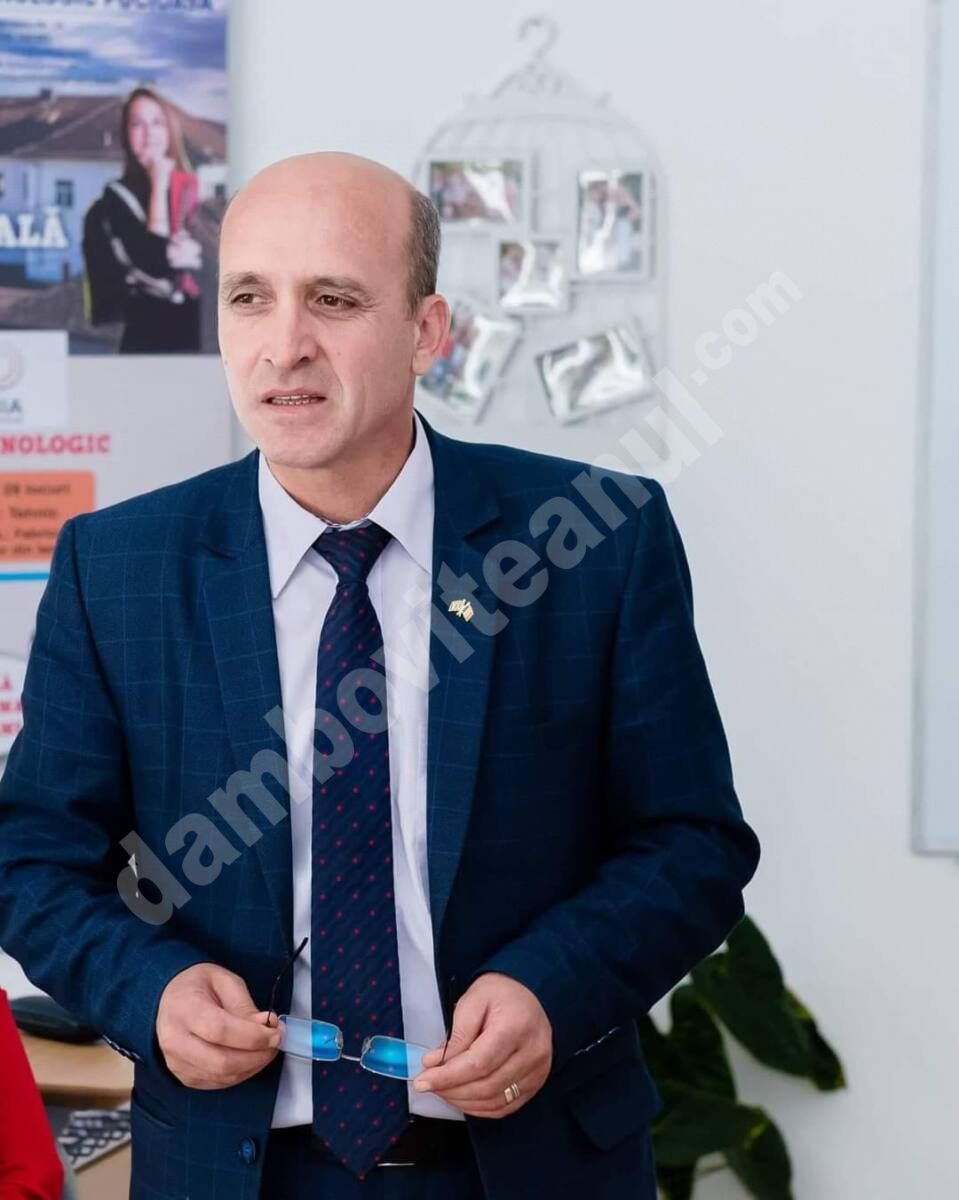 You are currently viewing Sorin Ion, secretar de stat în Ministerul Educației: ”încăpățânarea” ministerului de a păstra în acest an teza ca metodă de evaluare are, pe lângă valoare de simbol pentru revenirea la normalitate, și argumente în interesul elevului și al sistemului