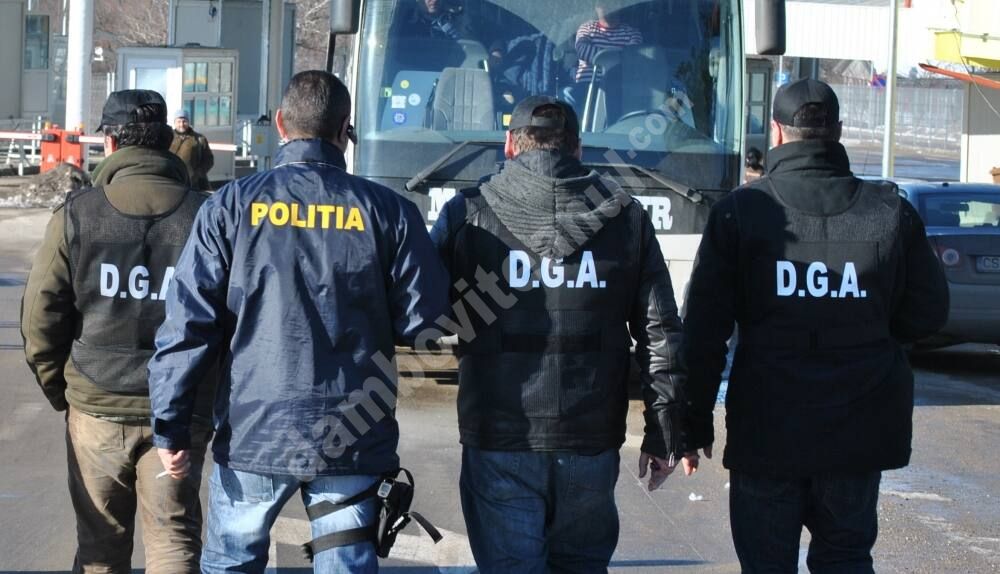 You are currently viewing ACUM: 6 mandate de percheziție domiciliară, la domiciliile și locurile de muncă a 3 funcționari publici și la sediul a două instituții publice de pe raza județului Dâmbovița