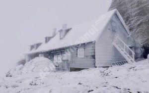 Read more about the article Carpații Meridionali, sub avertizare Cod galben de ninsori şi vânt 