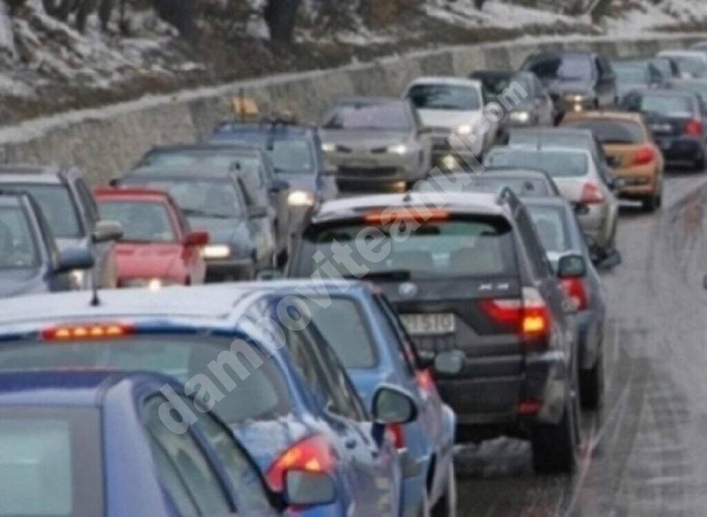 You are currently viewing Se circulă în coloană, la această oră, pe Valea Prahovei