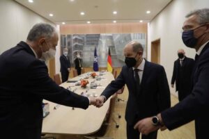 Read more about the article Mircea Geoană, întâlniri la sediul NATO cu noul Cancelar al Germaniei, Olaf Scholz