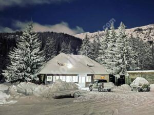 Read more about the article Iubitorii muntelui au șansa de a deveni salvamontiști pentru o zi