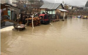 Read more about the article Inundații în peste 30 de localități din 11 județe, inclusiv Dâmbovița, în urma ploilor abundente din weekend