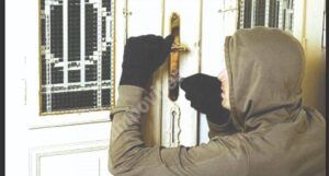 Read more about the article Furturile din locuințe pot fi evitate! Sfatul polițiștilor: Fiți preventivi și nu veți deveni victima unei astfel de infracțiuni!