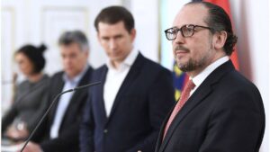 Read more about the article Criză politică în Austria. Sebastian Kurz se retrage din politică, iar cancelarul Alexander Schallenberg anunță că demisionează