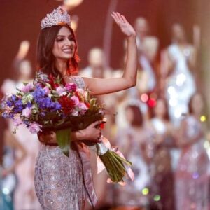 Read more about the article Harnaaz Sandhu din India este Miss Univers 2021