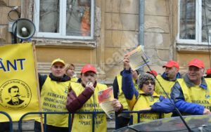 Read more about the article Sindicaliștii din Educație anunță că vor picheta de mâine prefecturile și Ministerul Educației și nu exclud nici greva generală