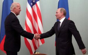 Read more about the article Biden se așteaptă ca Rusia să atace Ucraina: Încearcă să-și găsească locul în lume între China și Occident