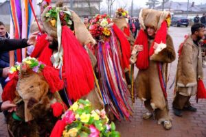 Read more about the article Explozie de muzică și culoare la festivalul Urșilor de la Coșula, Botoșani, aflat la prima ediție