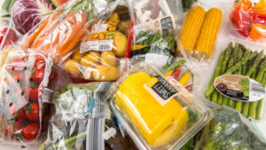 Read more about the article Franța interzice amblajele din plastic pentru fructe și legume