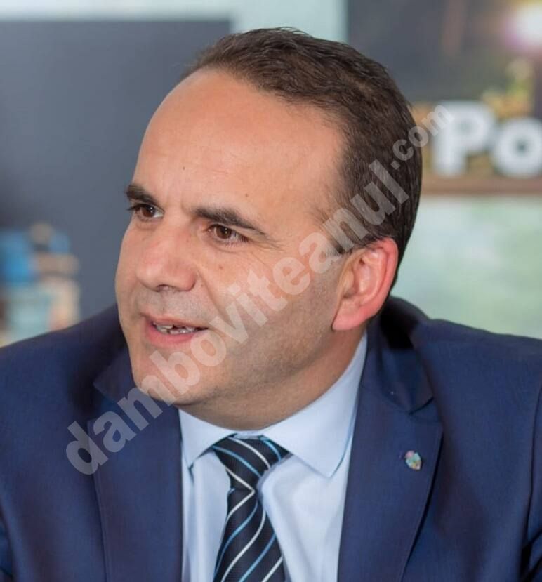 You are currently viewing Reprezentanții comunelor, orașelor și ai consiliilor județene iau poziție față de propunerea de politizare a funcției de secretar general. Chiru Cătălin Cristea susține demersul acestora :”este o absurditate să impui un mandat limitat secretarului general!”