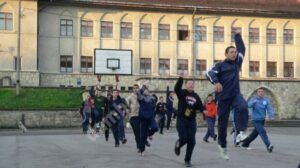 Read more about the article Elevii ar putea avea mai multe ore de sport, din anul școlar viitor