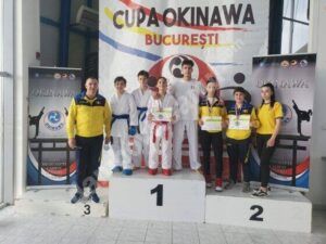 Read more about the article Karateka de la CS Petrom Flacăra Moreni, de 7 ori pe podium la Cupa Okinawa