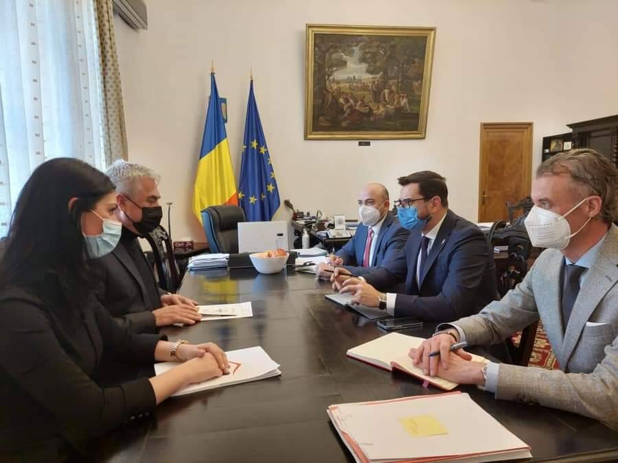 You are currently viewing Ministrul Agriculturii s-a întâlnit cu administratorii piețelor din România, pentru a identifica soluții în vederea creșterii accesului producătorilor în piețe