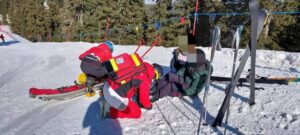 Read more about the article Salvamontiștii atrag atenția că foarte multi schiori începători merg în partea superioară a masivului
