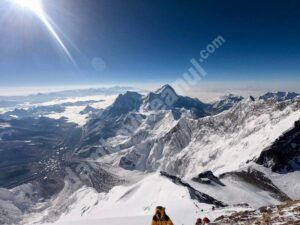 Read more about the article Gheaţa care s-a format în 2000 ani, pe Everest, s-a topit în doar 25